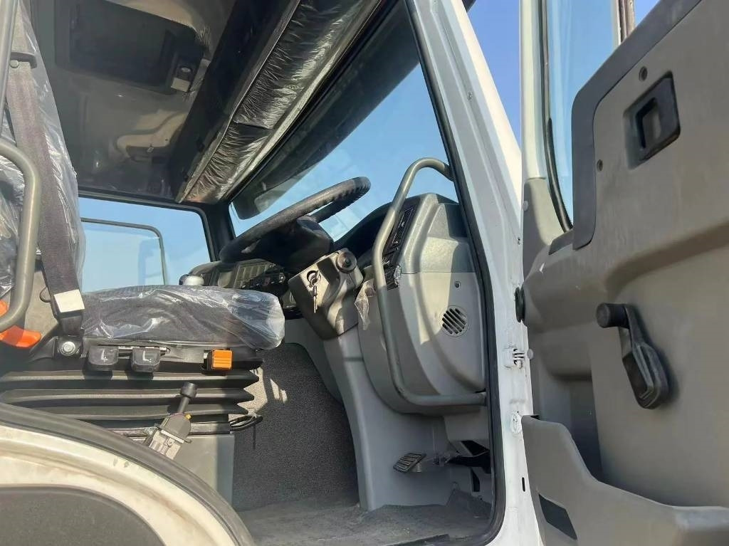 Tipper Howo 371 6x4: picture 7