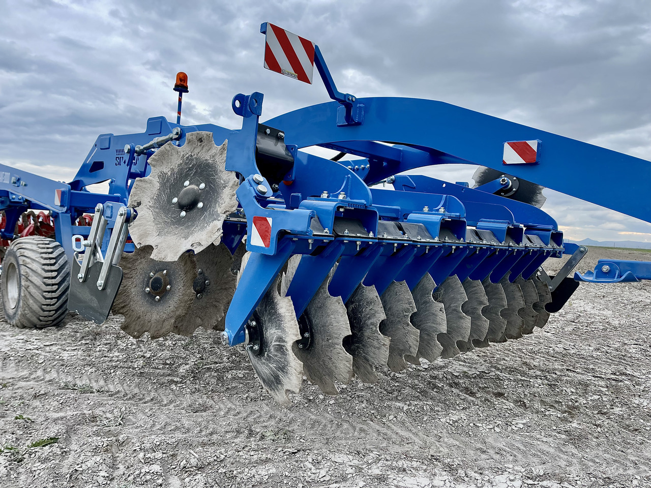 SOIL MASTER _DOMINANT SERIES TRAILED TYPE COMBINE TILLAGE MACHINE - Disc harrow: picture 5 SOIL MASTER _DOMINANT SERIES TRAILED TYPE COMBINE TILLAGE MACHINE - Disc harrow: picture 5