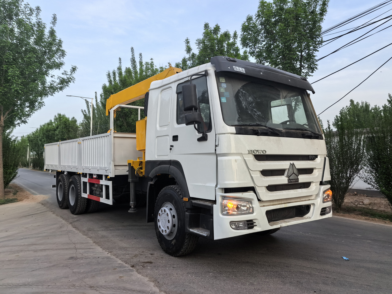 HOWO 371HP CRANE TRUCK - Crane truck: picture 2 HOWO 371HP CRANE TRUCK - Crane truck: picture 2