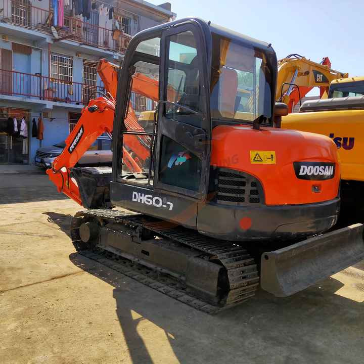 Awesome Performance Korea Imported Small Scale Used Doosan Dx60 Excavator in Shanghai good price - Crawler excavator: picture 4 Awesome Performance Korea Imported Small Scale Used Doosan Dx60 Excavator in Shanghai good price - Crawler excavator: picture 4