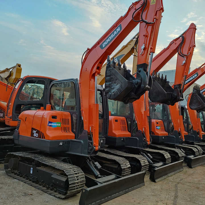Awesome Performance Korea Imported Small Scale Used Doosan Dx60 Excavator in Shanghai good price - Crawler excavator: picture 1 Awesome Performance Korea Imported Small Scale Used Doosan Dx60 Excavator in Shanghai good price - Crawler excavator: picture 1