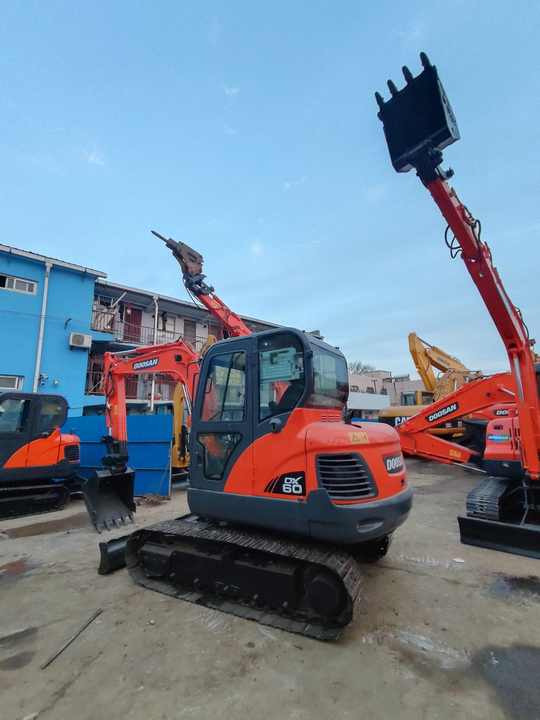 Awesome Performance Korea Imported Small Scale Used Doosan Dx60 Excavator in Shanghai good price - Crawler excavator: picture 2 Awesome Performance Korea Imported Small Scale Used Doosan Dx60 Excavator in Shanghai good price - Crawler excavator: picture 2