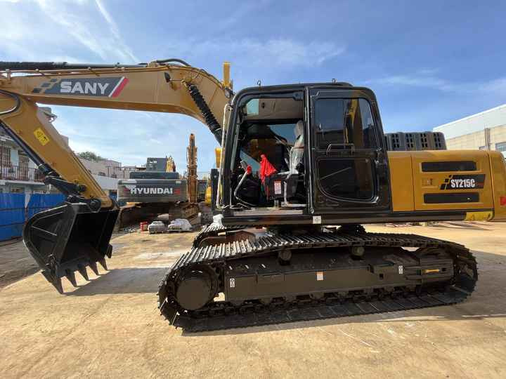 China brands good quality second-hand Sany SY215C excavator hydraulic crawler 21ton used sany 215 excavator - Crawler excavator: picture 3 China brands good quality second-hand Sany SY215C excavator hydraulic crawler 21ton used sany 215 excavator - Crawler excavator: picture 3