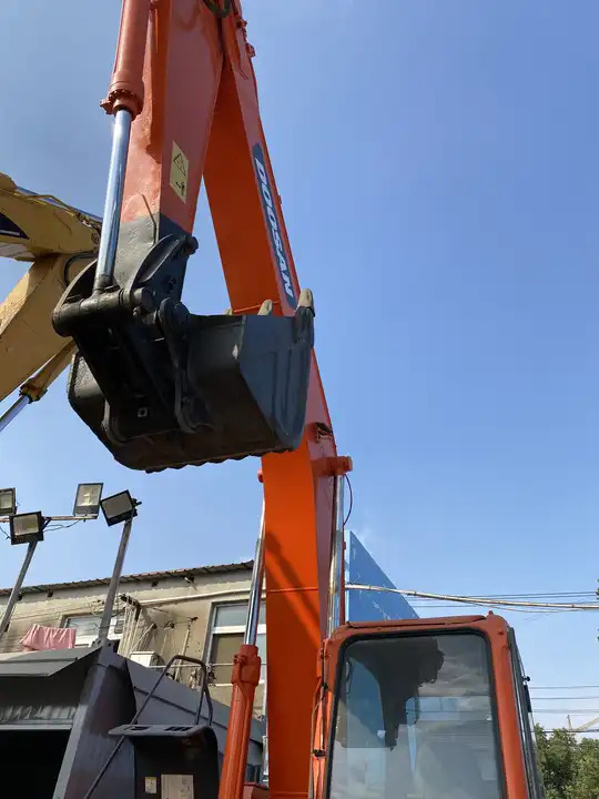 Good Price Tracked Excavator Doosan Dx225 Dx150 Korea Construction Machinery In Shanghai - Crawler excavator: picture 5 Good Price Tracked Excavator Doosan Dx225 Dx150 Korea Construction Machinery In Shanghai - Crawler excavator: picture 5