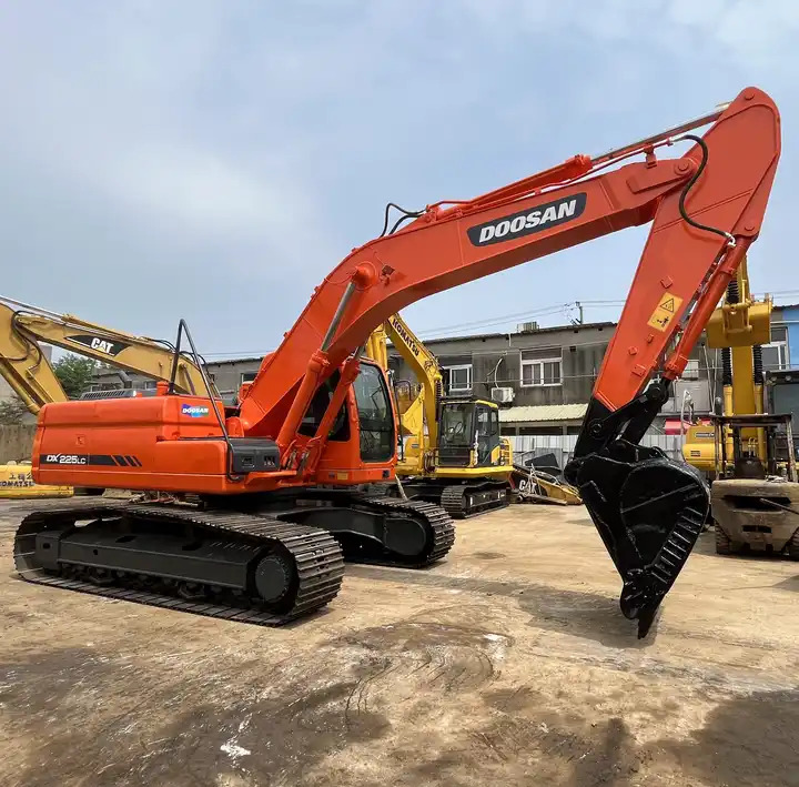 High Quality Original Korea Nice Performance Used Excavator Doosan Dx225lc,Dx225 Model For Sale 22.5ton Best Price In Shanghai - Crawler excavator: picture 3 High Quality Original Korea Nice Performance Used Excavator Doosan Dx225lc,Dx225 Model For Sale 22.5ton Best Price In Shanghai - Crawler excavator: picture 3