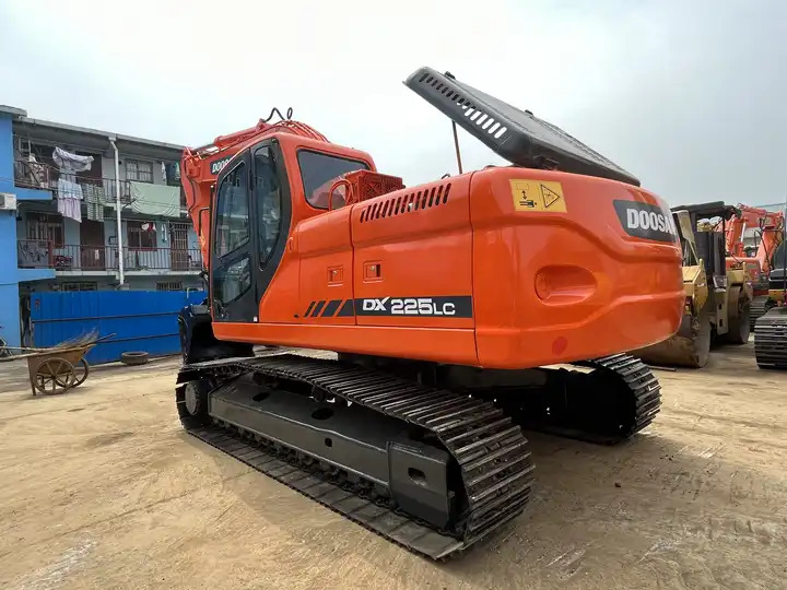 High Quality Original Korea Nice Performance Used Excavator Doosan Dx225lc,Dx225 Model For Sale 22.5ton Best Price In Shanghai - Crawler excavator: picture 4 High Quality Original Korea Nice Performance Used Excavator Doosan Dx225lc,Dx225 Model For Sale 22.5ton Best Price In Shanghai - Crawler excavator: picture 4