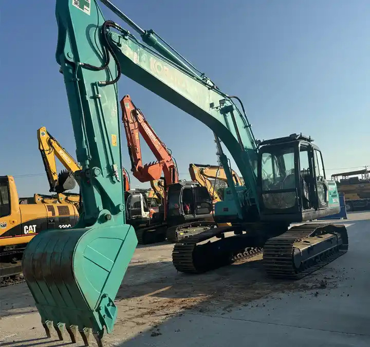 Japan Surplus Construction Excavator Kobelco Sk210 Sk230 Crawler Excavator With Hammer Pipe In Shanghai - Crawler excavator: picture 3 Japan Surplus Construction Excavator Kobelco Sk210 Sk230 Crawler Excavator With Hammer Pipe In Shanghai - Crawler excavator: picture 3