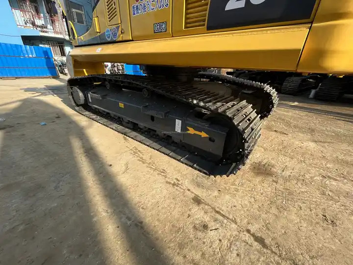 Original Japan Komatsu PC200 used excavator for sale/second hand komatsu excavator PC200-8 PC220-8 - Crawler excavator: picture 3 Original Japan Komatsu PC200 used excavator for sale/second hand komatsu excavator PC200-8 PC220-8 - Crawler excavator: picture 3