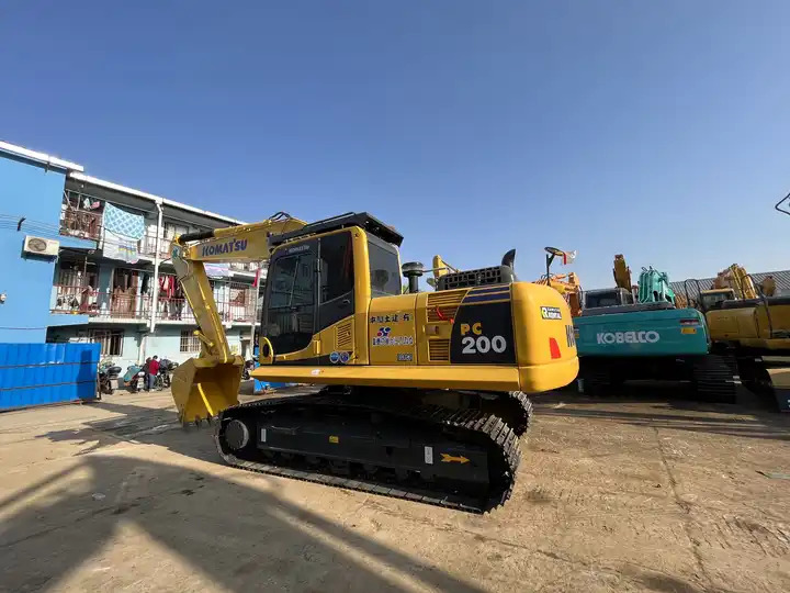 Original Japan Komatsu PC200 used excavator for sale/second hand komatsu excavator PC200-8 PC220-8 - Crawler excavator: picture 4 Original Japan Komatsu PC200 used excavator for sale/second hand komatsu excavator PC200-8 PC220-8 - Crawler excavator: picture 4