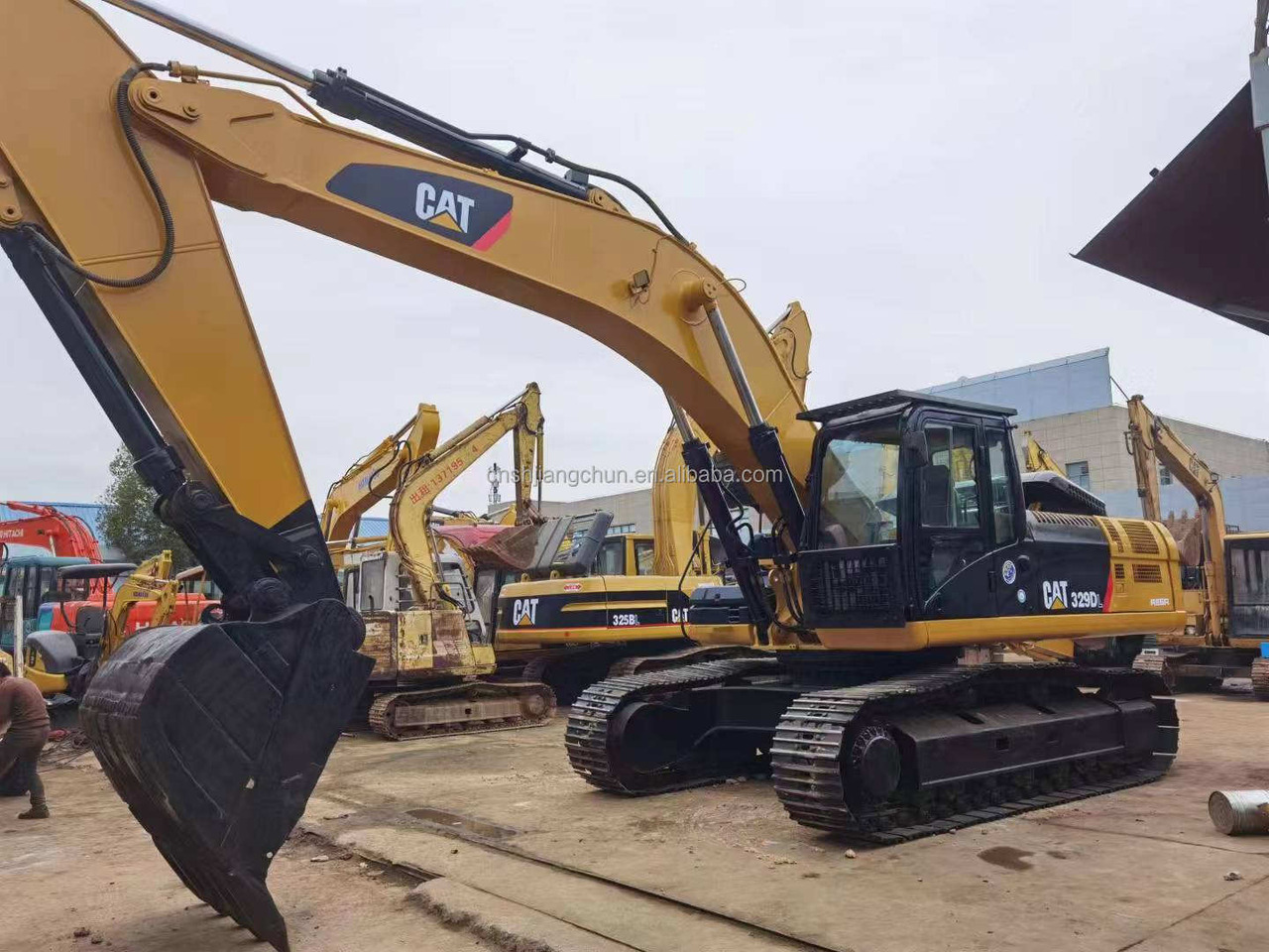 Used Caterpillar excavator CAT 329DL in good condition for sale - Crawler excavator: picture 2 Used Caterpillar excavator CAT 329DL in good condition for sale - Crawler excavator: picture 2