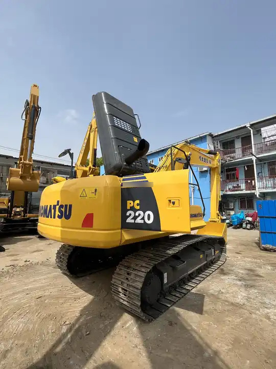 Used Japan Komatsu Pc220-8 Komatsu 20 Ton Excavator With High Quality/komatsu 220 Excavator At Low Price - Excavator: picture 2 Used Japan Komatsu Pc220-8 Komatsu 20 Ton Excavator With High Quality/komatsu 220 Excavator At Low Price - Excavator: picture 2