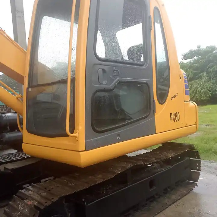 Used Komatsu PC56 PC60 PC70 PC120-6 PC130-7 PC200 PC220 Crawler Excavator - Excavator: picture 1 Used Komatsu PC56 PC60 PC70 PC120-6 PC130-7 PC200 PC220 Crawler Excavator - Excavator: picture 1