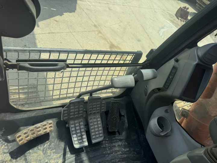 Used Machinery ZX350-5G ZX350-3G 35 Ton Crawler Used Hitachi Excavators Hitachi Heavy Duty Machine ZAXIS 350-5G 350-3G for Sale - Excavator: picture 5 Used Machinery ZX350-5G ZX350-3G 35 Ton Crawler Used Hitachi Excavators Hitachi Heavy Duty Machine ZAXIS 350-5G 350-3G for Sale - Excavator: picture 5