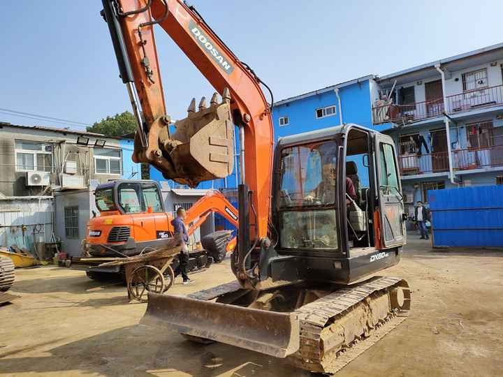 Used excavator doosan dx60 excavators machinery doosan dx60 dx80 dx75 dx225 dh60 dh60-7 excavator - Crawler excavator: picture 2 Used excavator doosan dx60 excavators machinery doosan dx60 dx80 dx75 dx225 dh60 dh60-7 excavator - Crawler excavator: picture 2