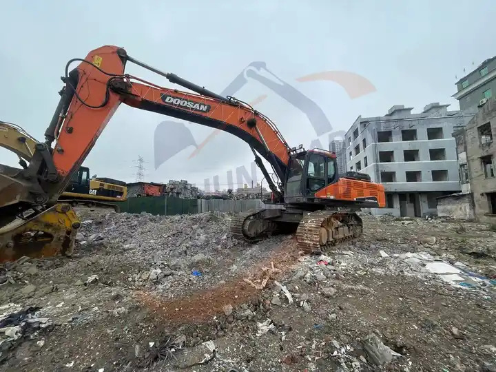 New arrival Used Doosan excavator DX520LC-9C in good condition for sale in good condition - Crawler excavator: picture 4 New arrival Used Doosan excavator DX520LC-9C in good condition for sale in good condition - Crawler excavator: picture 4