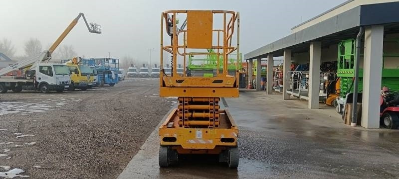 Haulotte Compact 12 - 12m, electric - Scissor lift: picture 3 Haulotte Compact 12 - 12m, electric - Scissor lift: picture 3