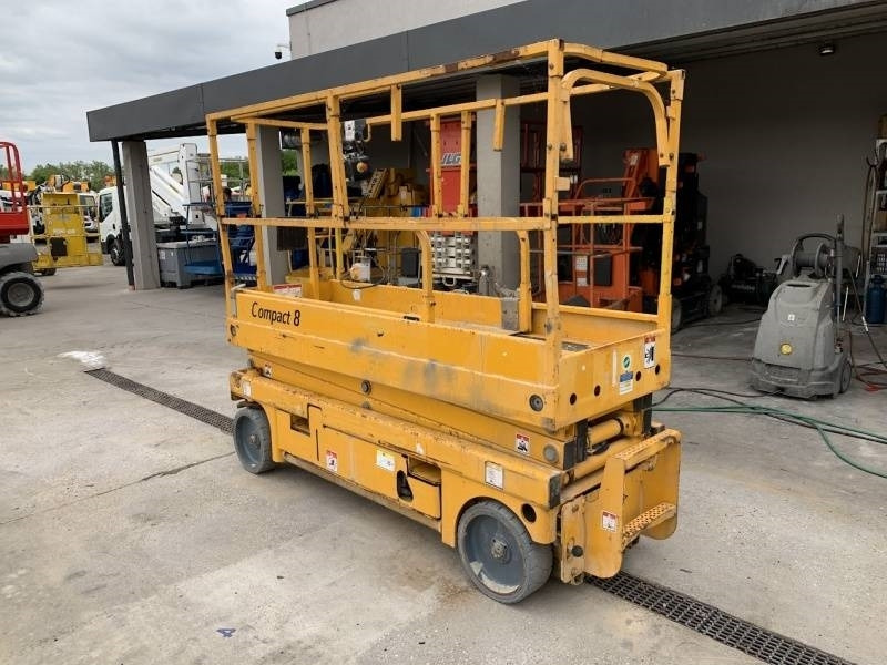 Haulotte Compact 8 - Scissor lift: picture 1 Haulotte Compact 8 - Scissor lift: picture 1
