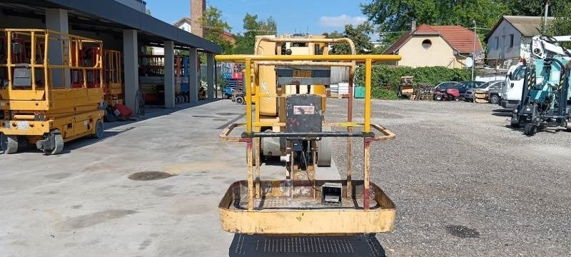 Haulotte HA12CJ+ - 11,7 m, electric *In poor condition* - Articulated boom: picture 3 Haulotte HA12CJ+ - 11,7 m, electric *In poor condition* - Articulated boom: picture 3