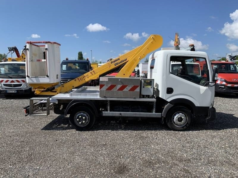 Nissan Cabstar France Elevateur Topy 11 - 11 m - Truck mounted aerial platform: picture 4 Nissan Cabstar France Elevateur Topy 11 - 11 m - Truck mounted aerial platform: picture 4
