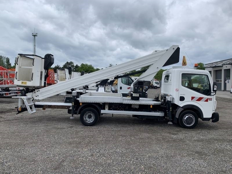 Renault Maxity ISOLI VT60NE - 20m, 250kg - Truck mounted aerial platform: picture 4 Renault Maxity ISOLI VT60NE - 20m, 250kg - Truck mounted aerial platform: picture 4