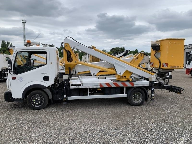 Renault Maxity Multitel MX170 - 17 m - Truck mounted aerial platform: picture 5 Renault Maxity Multitel MX170 - 17 m - Truck mounted aerial platform: picture 5