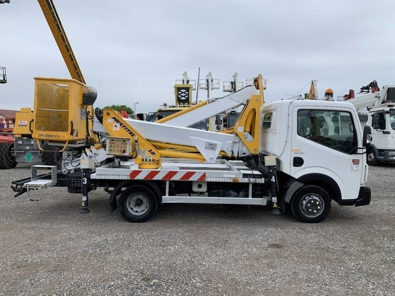 Renault Maxity Multitel MX200 - 20 m - Truck mounted aerial platform: picture 4 Renault Maxity Multitel MX200 - 20 m - Truck mounted aerial platform: picture 4
