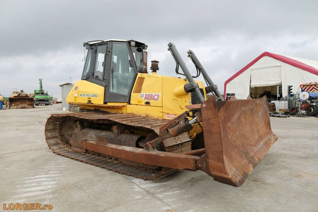 New Holland D 180 - Bulldozer: picture 1 New Holland D 180 - Bulldozer: picture 1