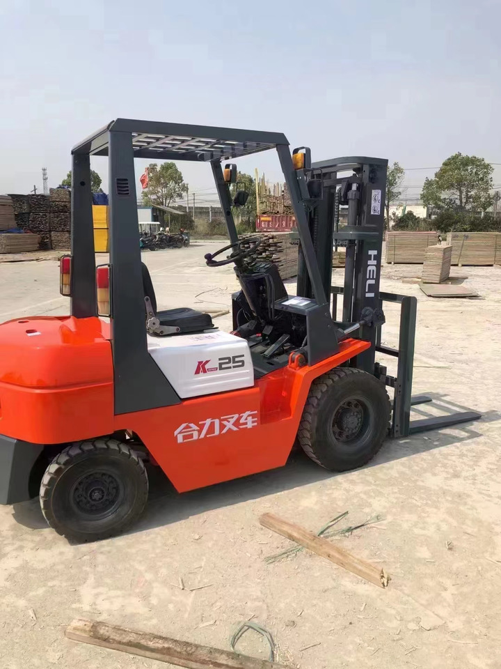 HELI 2.5TONS - Forklift: picture 2 HELI 2.5TONS - Forklift: picture 2