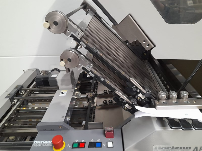 Horizon AFC-544 AKT | folder | 4 + knife + 2 | 2001 | 25 mio - Folding machine: picture 3 Horizon AFC-544 AKT | folder | 4 + knife + 2 | 2001 | 25 mio - Folding machine: picture 3