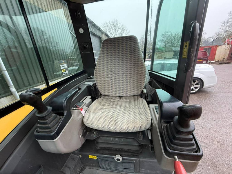 Mini excavator Volvo EC 35 D: picture 17