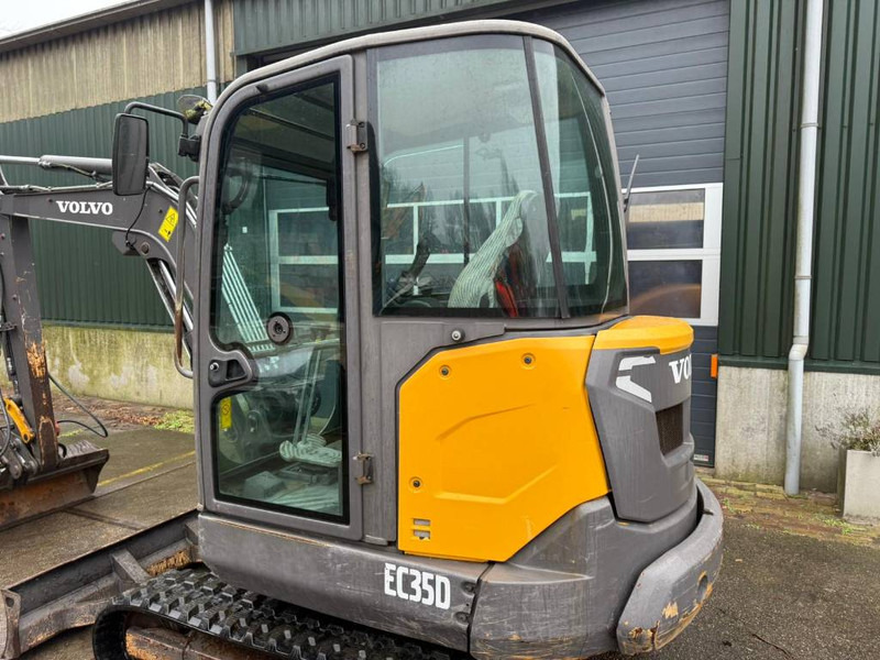 Mini excavator Volvo EC 35 D: picture 7