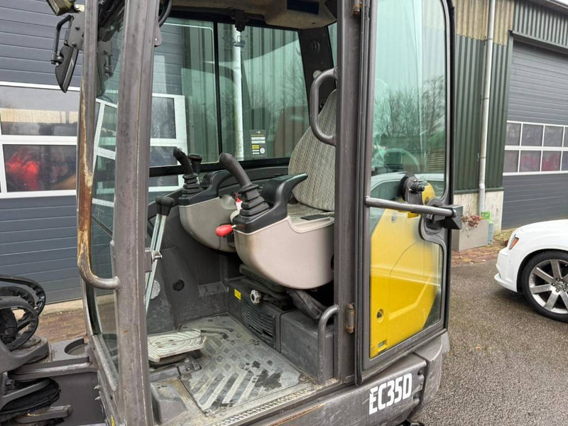 Mini excavator Volvo EC 35 D: picture 15
