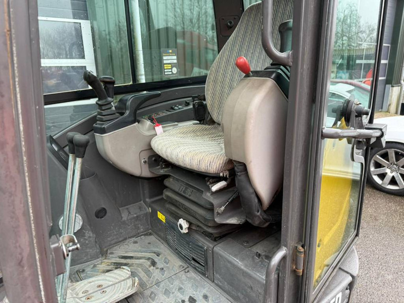 Mini excavator Volvo EC 35 D: picture 16