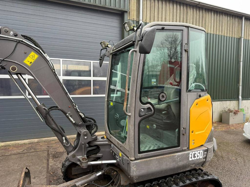 Mini excavator Volvo EC 35 D: picture 6