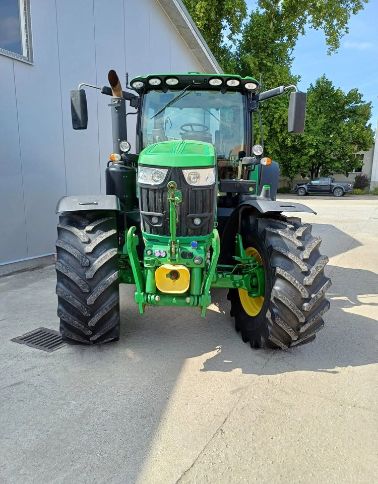 John Deere 6195R - Farm tractor: picture 3 John Deere 6195R - Farm tractor: picture 3