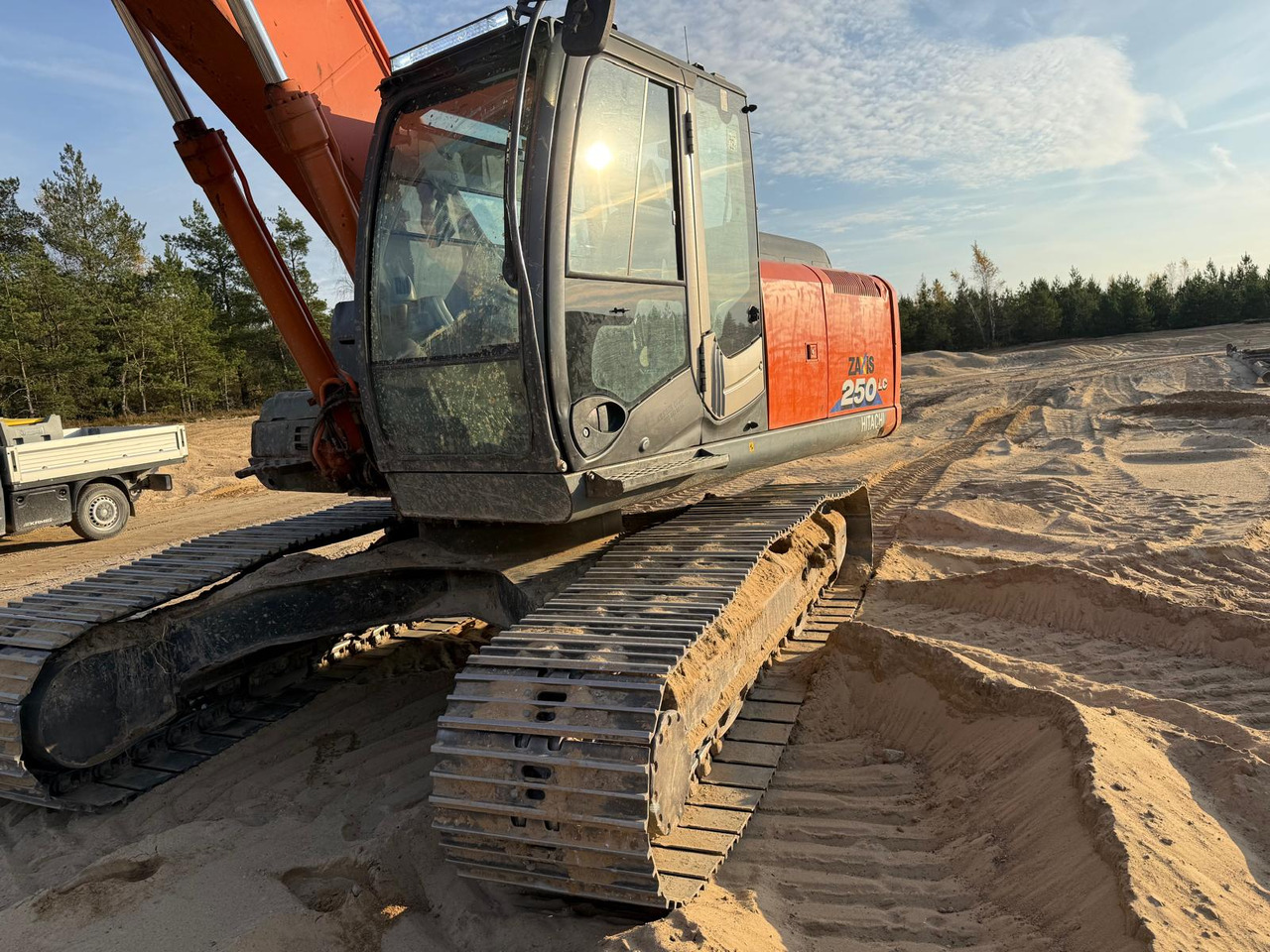 HITACHI ZX250LC-3 - Crawler excavator: picture 1 HITACHI ZX250LC-3 - Crawler excavator: picture 1