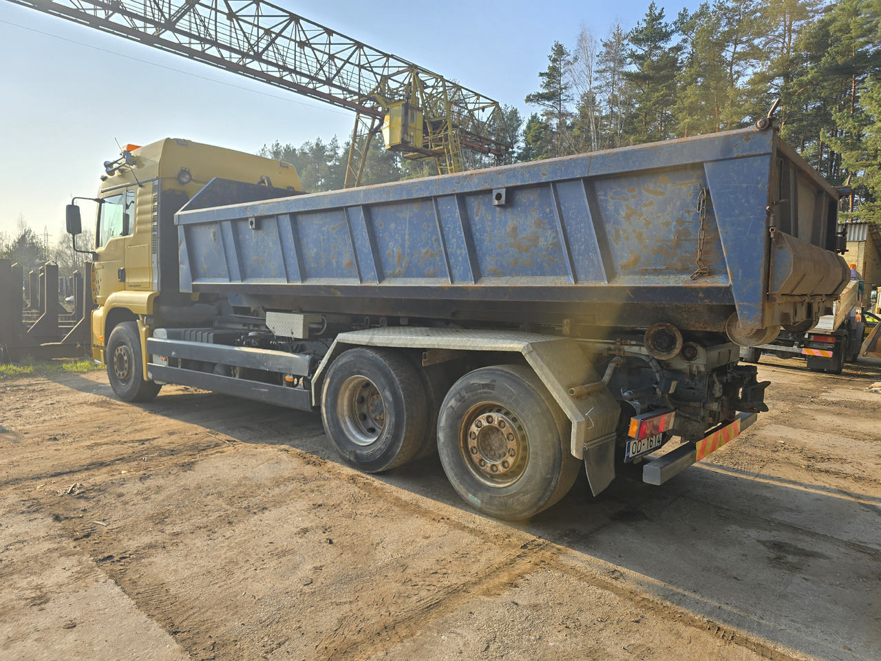 MAN TGA 26.413 - Hook lift truck: picture 3 MAN TGA 26.413 - Hook lift truck: picture 3