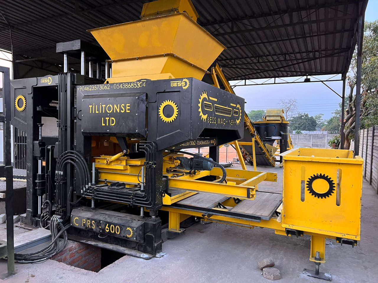 PRS-600 Semi-Automatic Concrete Block Machine - Block making machine: picture 4 PRS-600 Semi-Automatic Concrete Block Machine - Block making machine: picture 4
