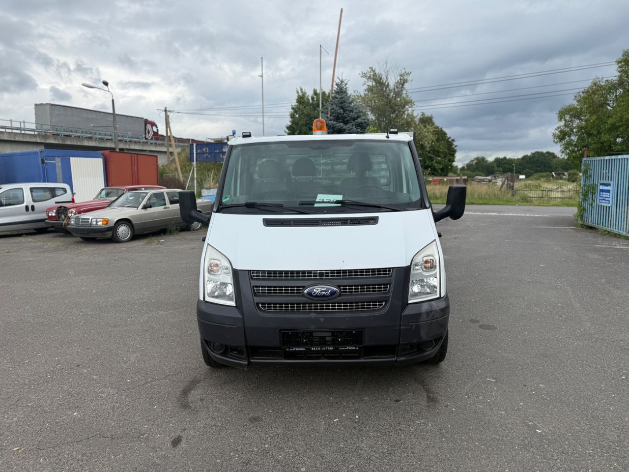 Ford Transit Pritsche FT 350 M Einzelkabine 110 KM - Open body delivery van: picture 1 Ford Transit Pritsche FT 350 M Einzelkabine 110 KM - Open body delivery van: picture 1