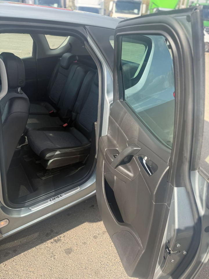 Sedan Opel Meriva B Innovation: picture 12