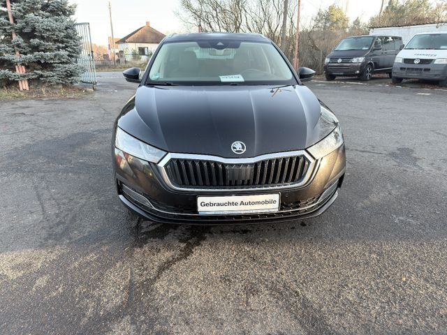 Skoda Octavia Combi First Edition Leder Navi Automatik - Sedan: picture 1 Skoda Octavia Combi First Edition Leder Navi Automatik - Sedan: picture 1