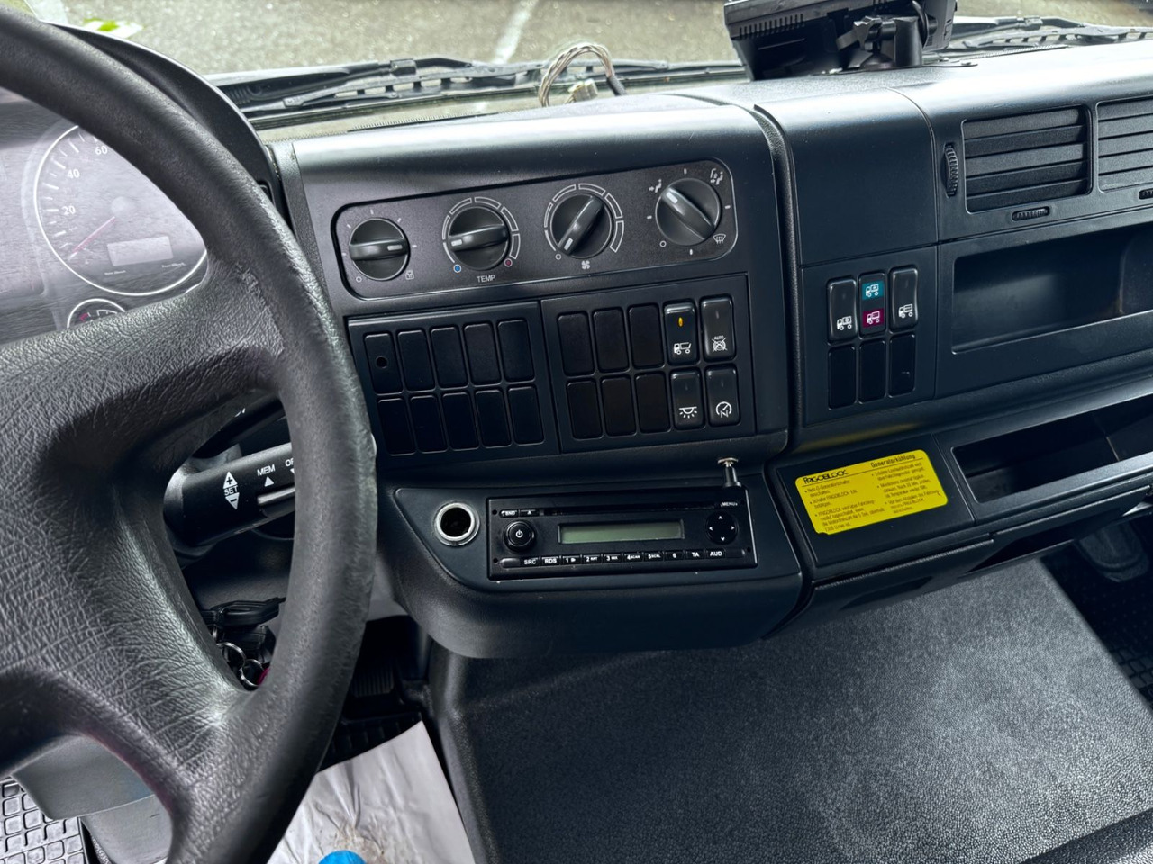 Truck MAN TGL 8.180   FG: picture 11
