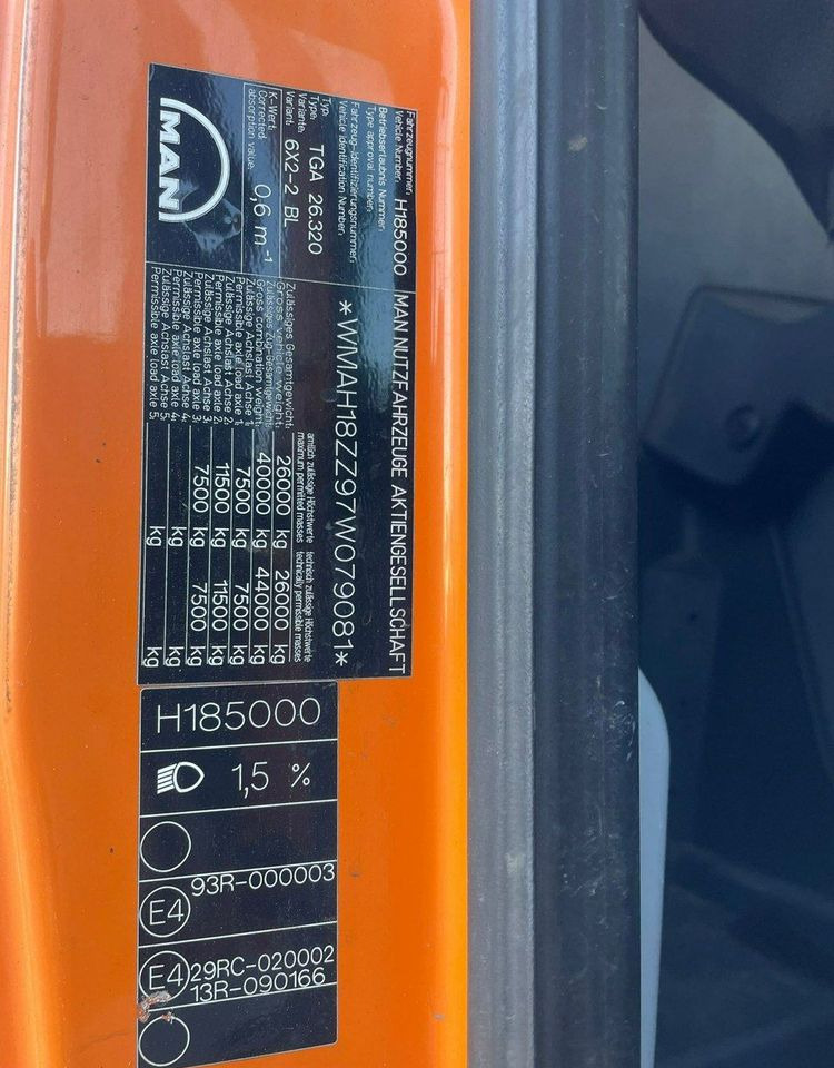 Garbage truck MAN TGA 26.320: picture 8