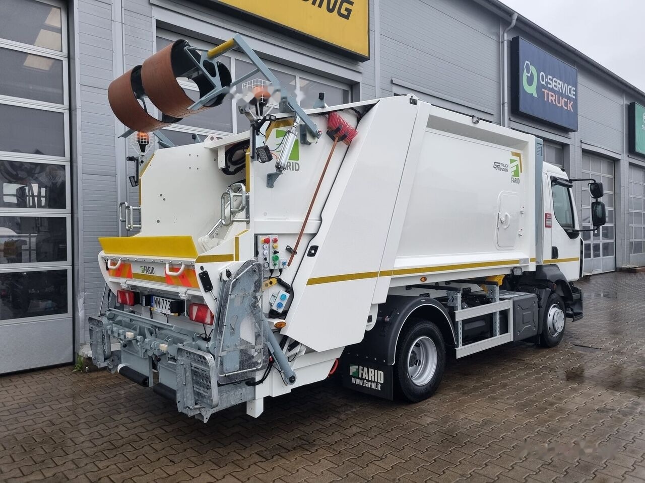 New Garbage truck Renault D12 210: picture 6