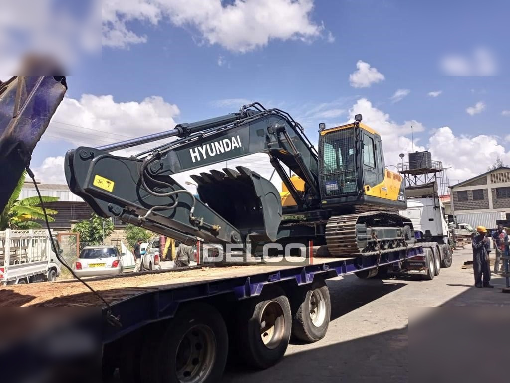 New Crawler excavator HYUNDAI ROBEX 210: picture 12