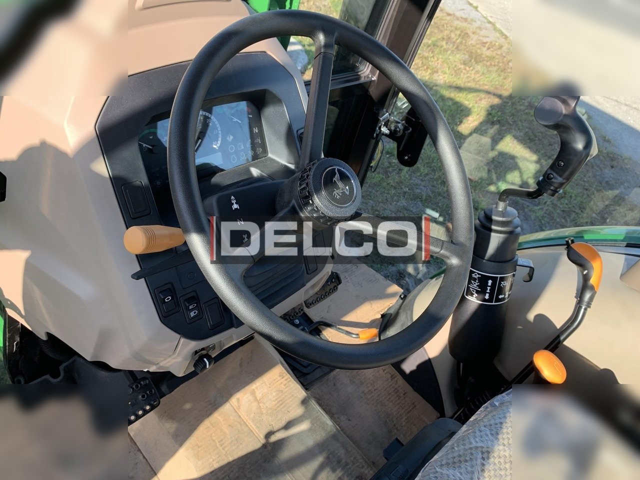 New Farm tractor JOHN DEERE 5075E: picture 6