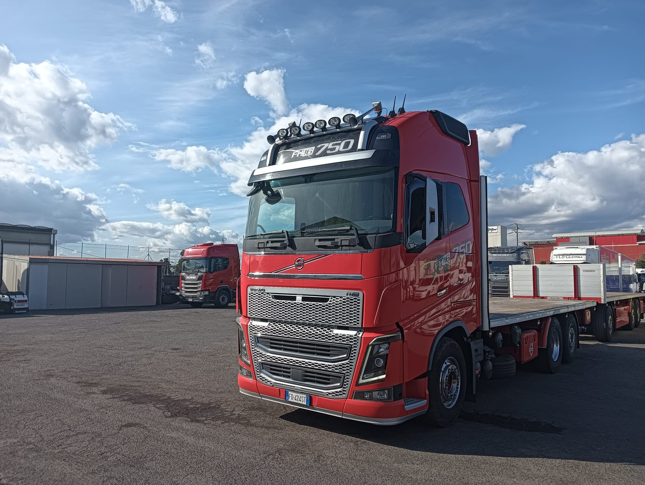 VOLVO FH16 750 - Dropside/ Flatbed truck: picture 2 VOLVO FH16 750 - Dropside/ Flatbed truck: picture 2