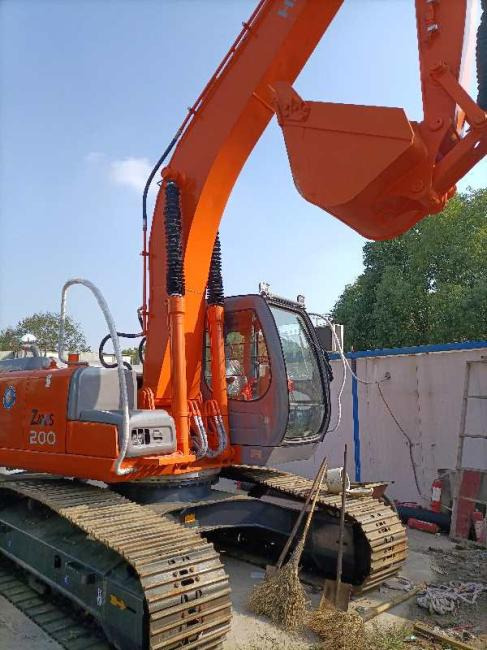 Crawler excavator Hitachi zaxis 200: picture 1