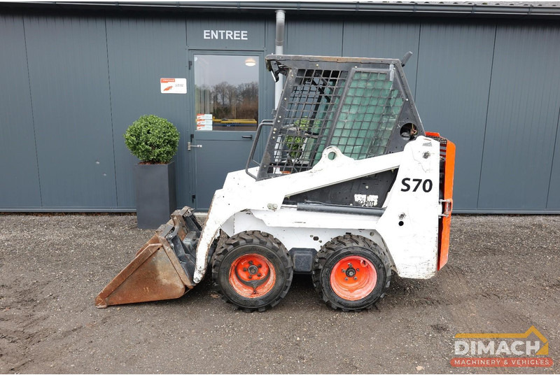 Bobcat S70 4x4 Schranklader met bak - snelwissel - NL machine - Kubota 3 cil. - nieuwe banden - Skid steer loader: picture 1 Bobcat S70 4x4 Schranklader met bak - snelwissel - NL machine - Kubota 3 cil. - nieuwe banden - Skid steer loader: picture 1