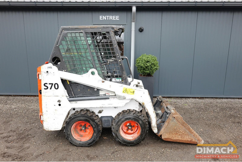 Bobcat S70 4x4 Schranklader met bak - snelwissel - NL machine - Kubota 3 cil. - nieuwe banden - Skid steer loader: picture 2 Bobcat S70 4x4 Schranklader met bak - snelwissel - NL machine - Kubota 3 cil. - nieuwe banden - Skid steer loader: picture 2
